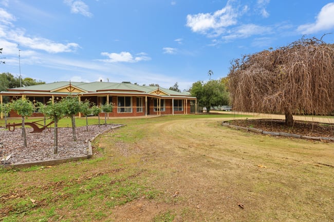 48 Moama Street Mathoura NSW 2710 48 Moama Street Mathoura NSW 2710
