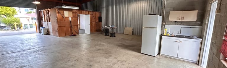 Factory, Warehouse & Industrial commercial property for lease at 2/76 Andrew Street Wynnum QLD 4178