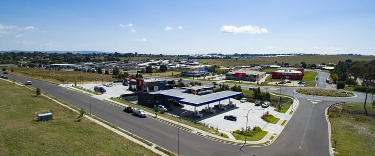 Showrooms / Bulky Goods commercial property for sale at 237 Sydney Road Kelso NSW 2795
