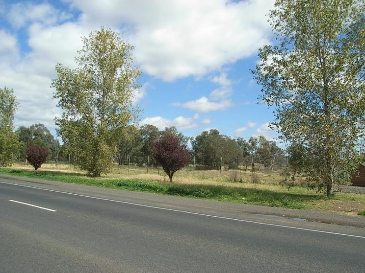 Click to view all images 4L Gilgandra Road - South Eastern Yard Dubbo NSW 2830 - Image 1