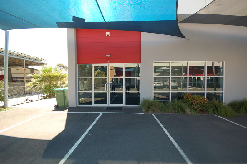 Click to view all images 4/590-594 Hovell Street Albury NSW 2640 - Image 2