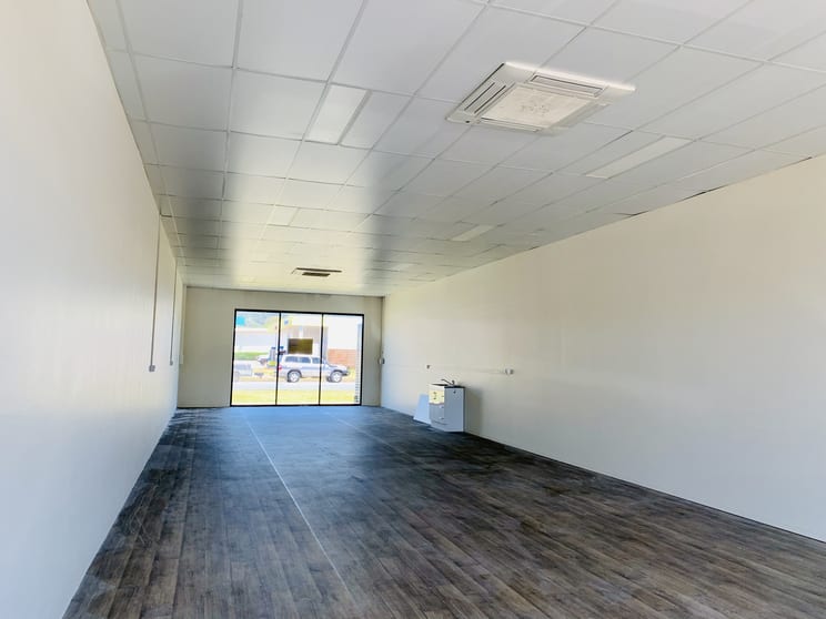 Click to view all images 2/2B Reef Pl Cnr Shute Harbour Rd/Paluma Rd Cannonvale QLD 4802 - Image 3