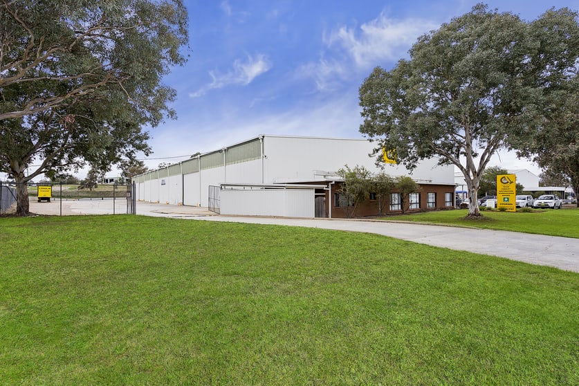 Click to view all images 8 Catherine Crescent Lavington NSW 2641 - Image 3