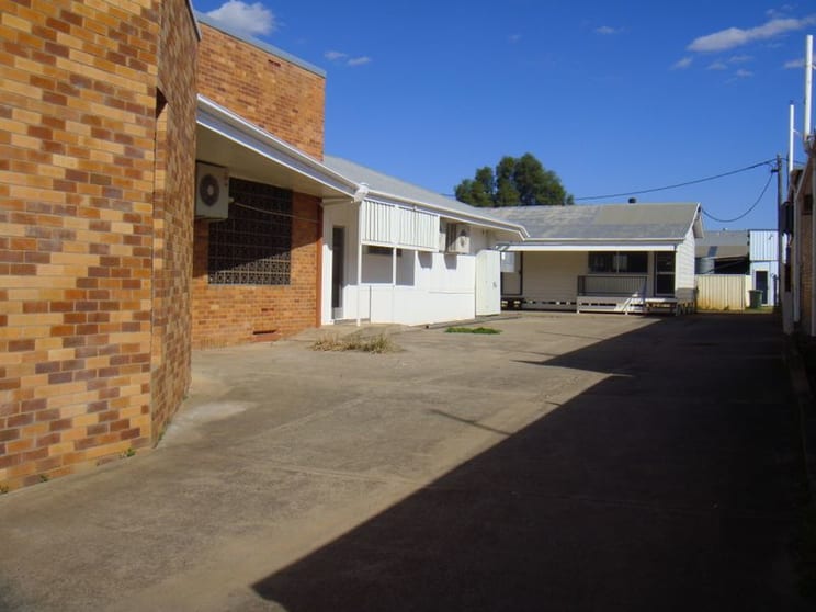Click to view all images 124 McDowall Street Roma QLD 4455 - Image 2