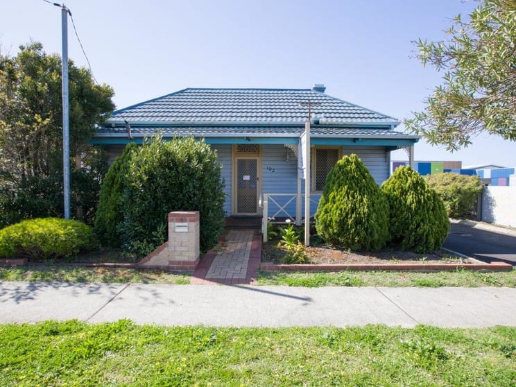 Click to view all images 102 Beach Road South Bunbury WA 6230 - Image 3