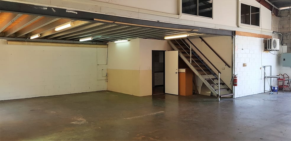 Click to view all images Shed 3/16 Pruen Road Berrimah NT 0828 - Image 2