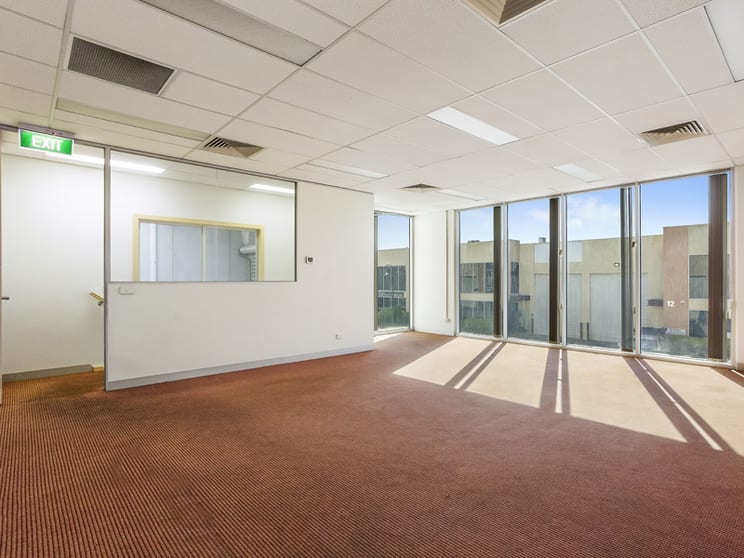 Click to view all images 3/5 Kelletts Road Rowville VIC 3178 - Image 3