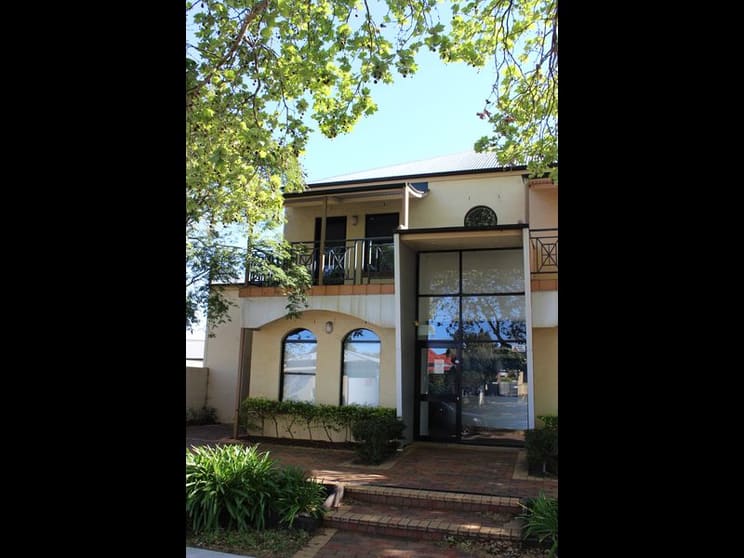 Click to view all images 2/109 Herries Street East Toowoomba QLD 4350 - Image 1