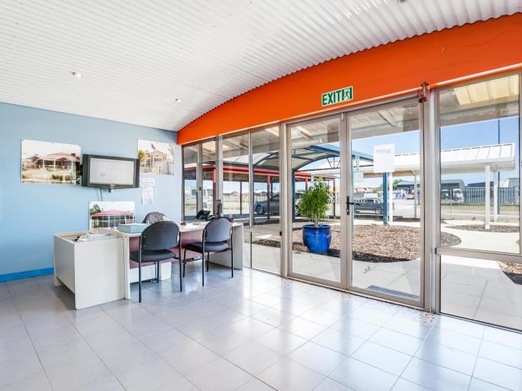 Click to view all images 20 Blackburn Drive Port Kennedy WA 6172 - Image 2