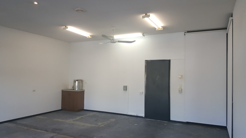 Click to view all images 26F Hislop Road Attadale WA 6156 - Image 2