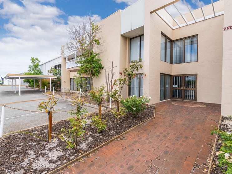 Click to view all images 290-296 Welshpool Road Welshpool WA 6106 - Image 1