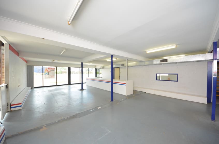 Click to view all images 401 Yaamba Road Park Avenue QLD 4701 - Image 2