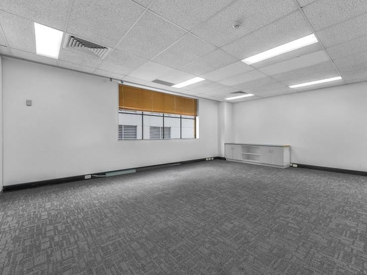 Click to view all images 147 Wharf Street Spring Hill QLD 4000 - Image 3