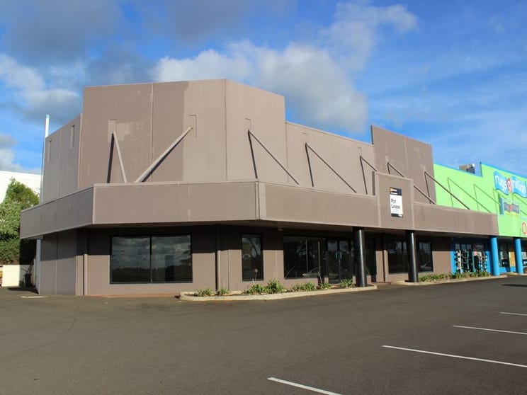 1/900 Ruthven Street Kearneys Spring QLD 4350 - Image 3