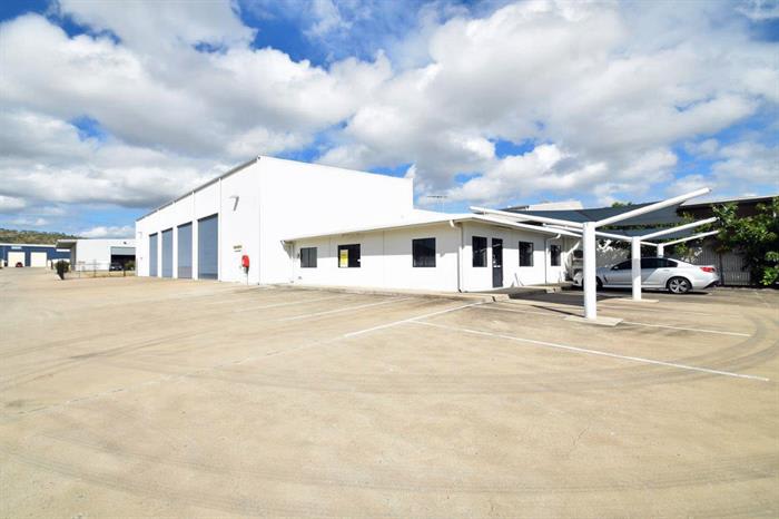 Click to view all images 3/780 Ingham Road Mount Louisa QLD 4814 - Image 1