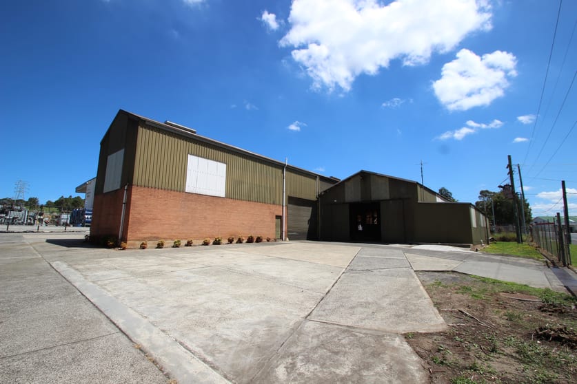 Click to view all images Unit 2/5 Glastonbury Avenue Unanderra NSW 2526 - Image 1