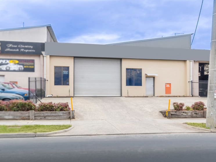 Click to view all images 32 Molan Street Ringwood VIC 3134 - Image 3