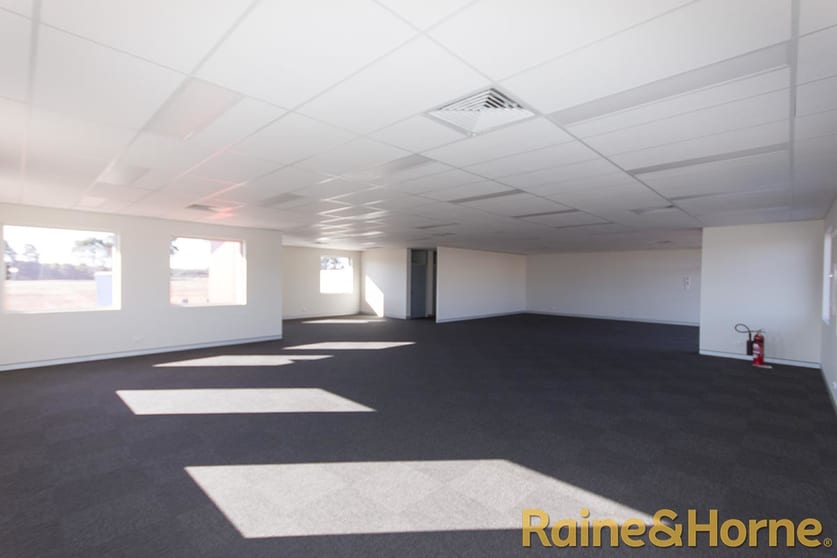 Click to view all images Unit 4, 12 Blueridge Drive Dubbo NSW 2830 - Image 3