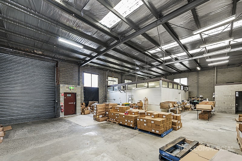Click to view all images 1/96 Levanswell Road Moorabbin VIC 3189 - Image 3