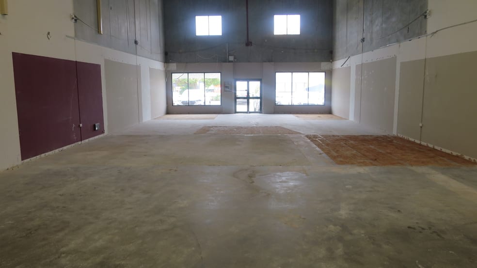 Click to view all images Unit 2/15 Vanden Way Joondalup WA 6027 - Image 2