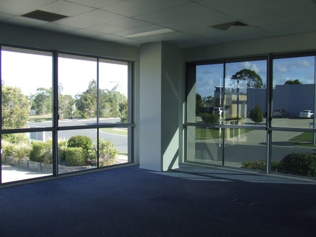 Click to view all images 1/3 Southern Cross Circuit Urangan QLD 4655 - Image 2