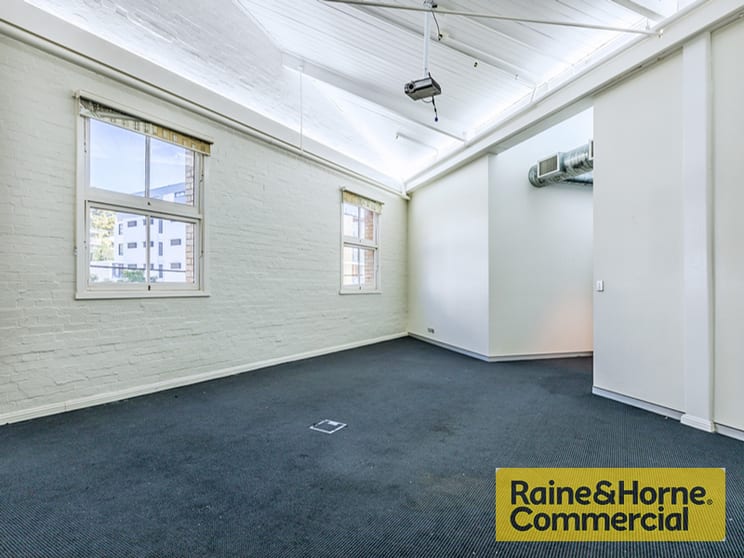 Click to view all images 1a/30 Florence Street Newstead QLD 4006 - Image 3