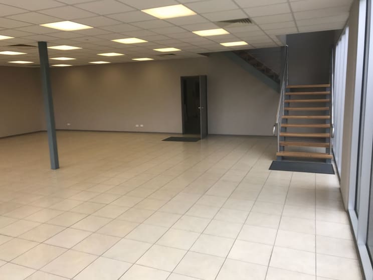 Click to view all images 14 Commercial Drive Lynbrook VIC 3975 - Image 3