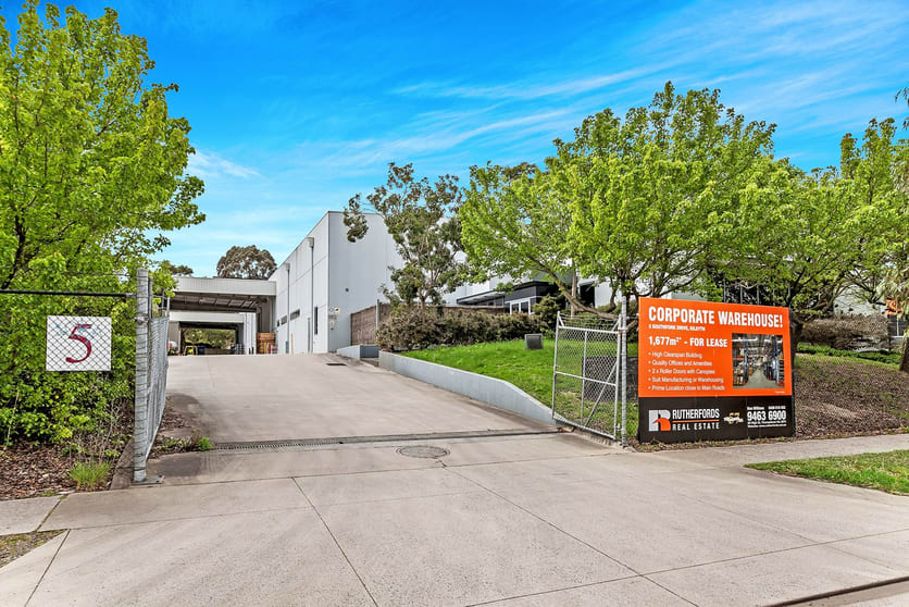 Click to view all images 5 Southfork Drive Kilsyth VIC 3137 - Image 1