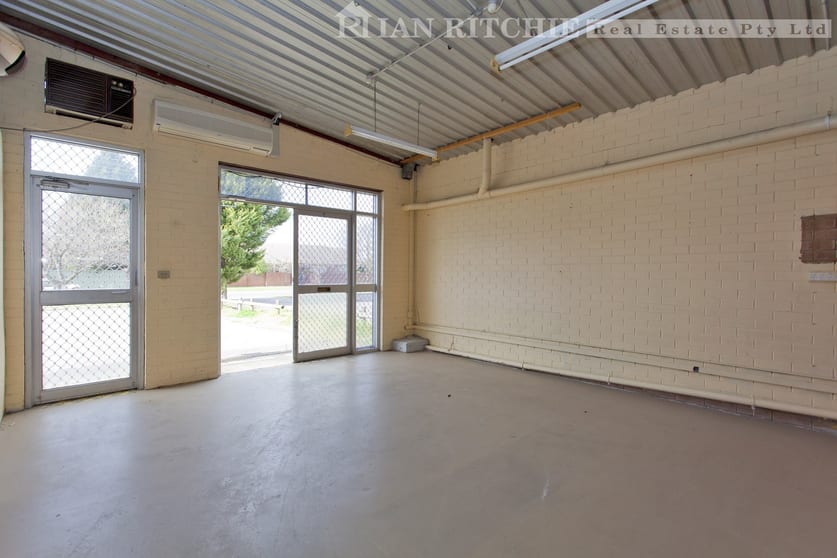 Click to view all images 1081A Corella Street North Albury NSW 2640 - Image 3