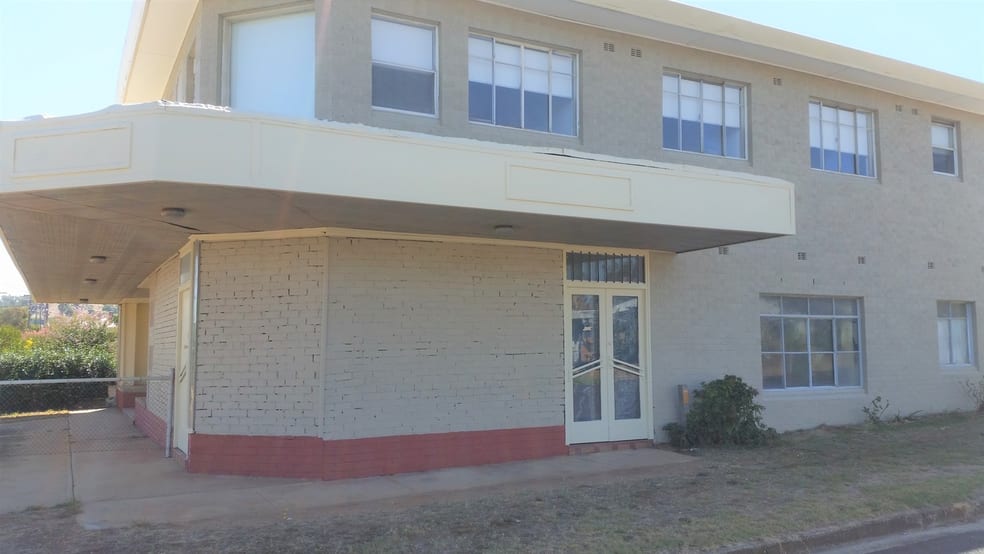 Click to view all images 39 Darling Avenue Cowra NSW 2794 - Image 2