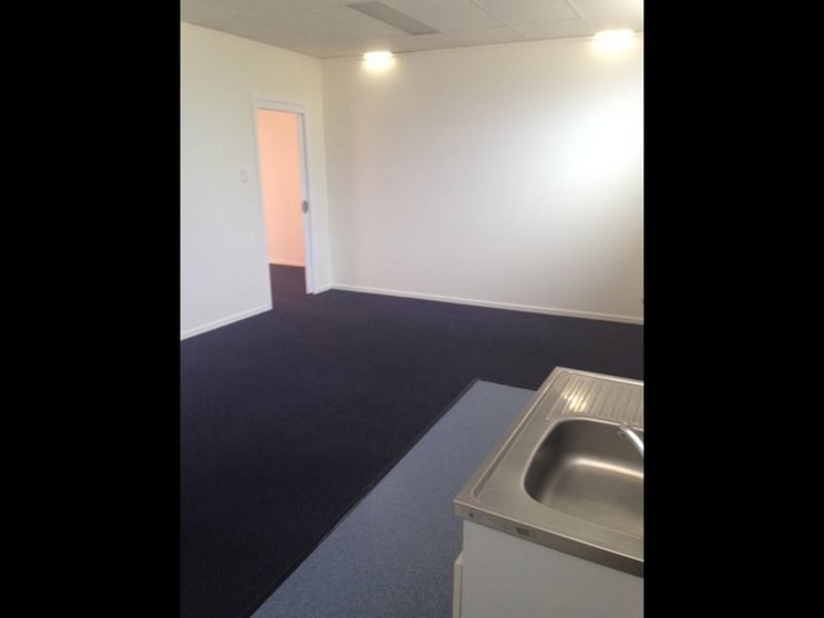 Click to view all images Suite 7/28 Bell Street Toowoomba QLD 4350 - Image 3