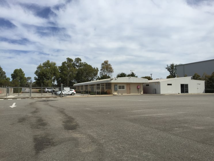 Click to view all images 371 Mandurah Road East Rockingham WA 6168 - Image 2