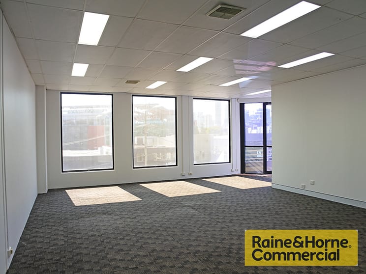 Click to view all images 3/17 Mayneview Street Milton QLD 4064 - Image 1