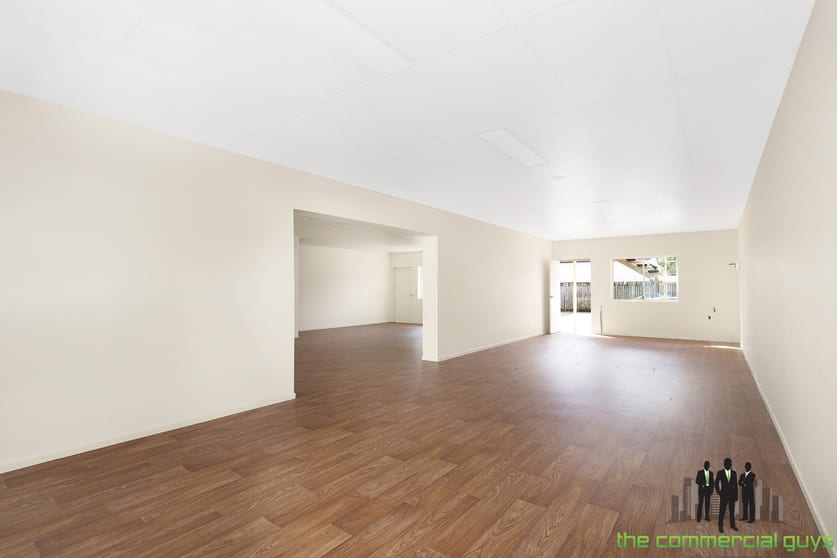 Click to view all images 1,50 Hornibrook Espl Clontarf QLD 4019 - Image 3