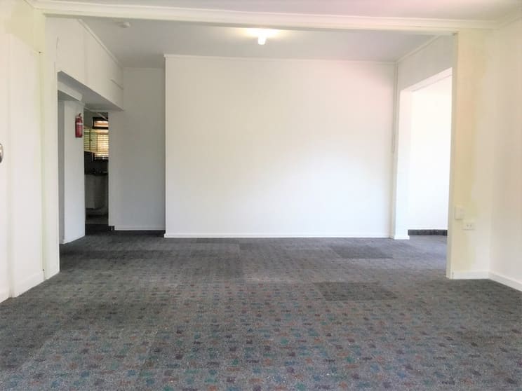 Click to view all images 42 Great Western Highway Valley Heights NSW 2777 - Image 3