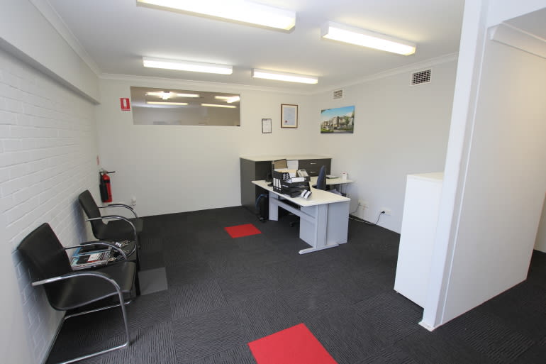 Click to view all images 4/2 Gibberd Road Balcatta WA 6021 - Image 2
