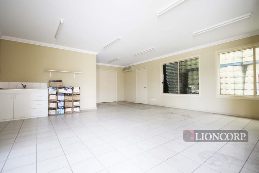 Click to view all images Underwood QLD 4119 - Image 2