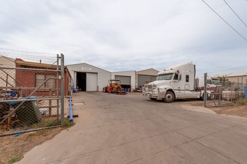 Click to view all images 2/9-11 North Tce Wingfield SA 5013 - Image 2