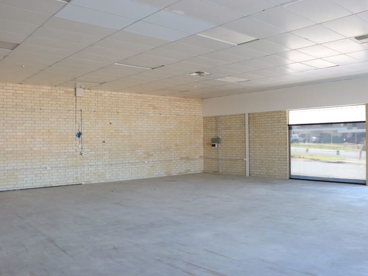 Click to view all images 25 Dellamarta Rd Wangara WA 6065 - Image 3