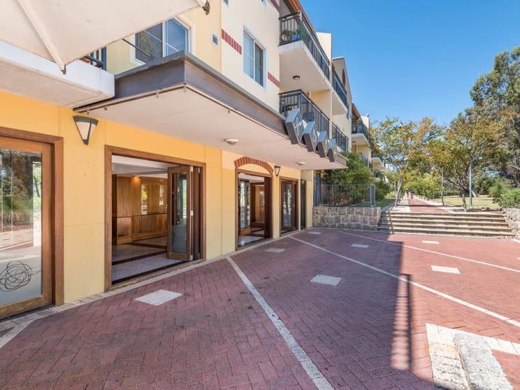 Click to view all images 167 Grand Boulevard Joondalup WA 6027 - Image 2