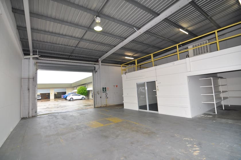 Click to view all images Unit 4A, 46 Hugh Ryan Drive Garbutt QLD 4814 - Image 1