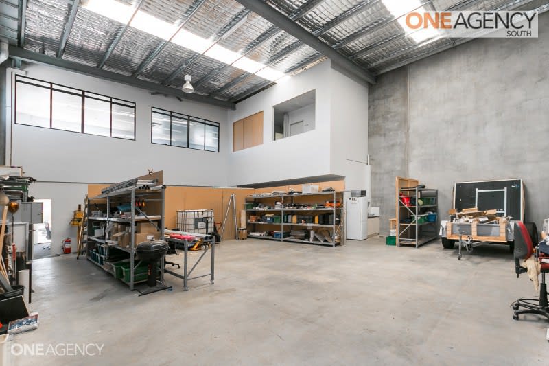 Click to view all images 2/3 Jaggs Way Kardinya WA 6163 - Image 2