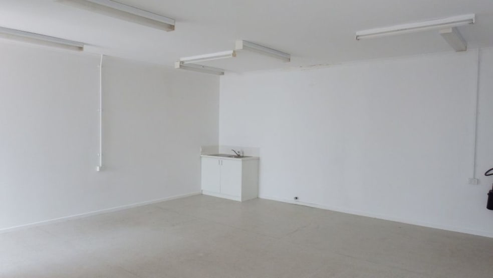 Click to view all images 7/127 Fryers. Street Shepparton VIC 3630 - Image 2