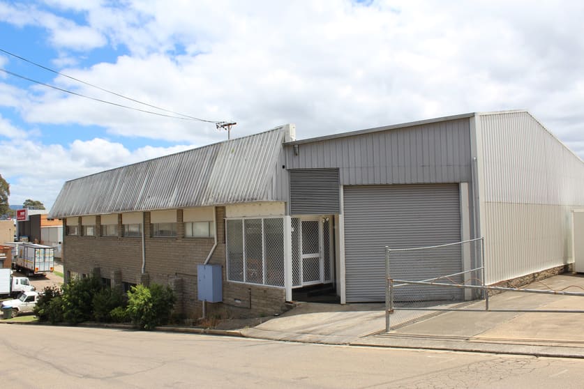 Click to view all images 2/24 Russell Street Batemans Bay NSW 2536 - Image 2