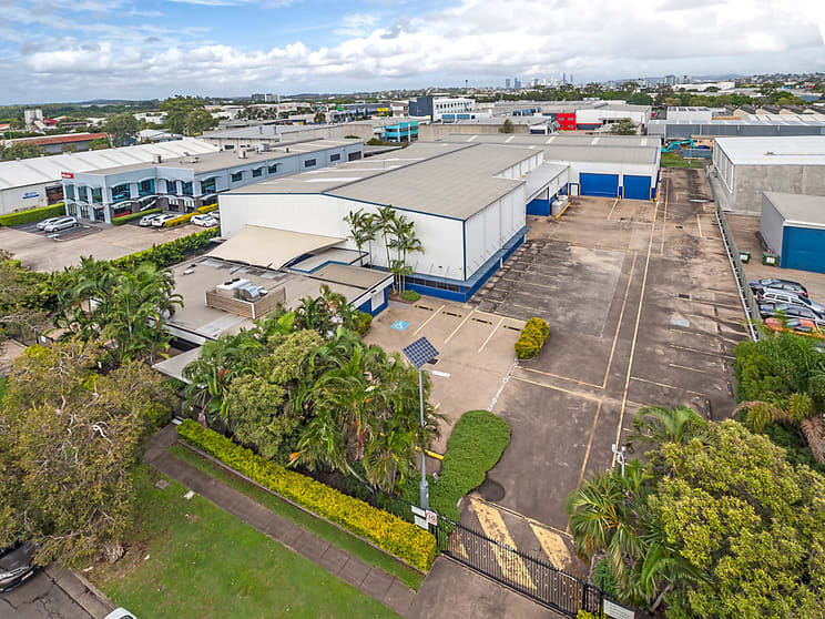 Click to view all images 33 Harvey Street Eagle Farm QLD 4009 - Image 2