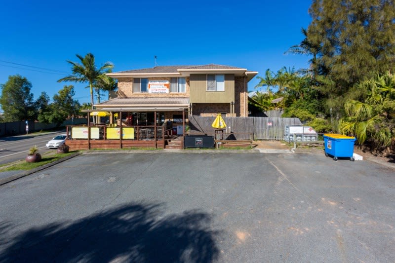 Click to view all images 12 Bourton Road Merrimac QLD 4226 - Image 2