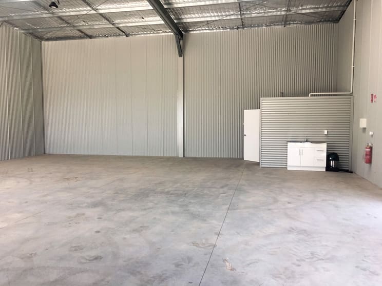 Click to view all images 20 Mayfair Close Morisset NSW 2264 - Image 2