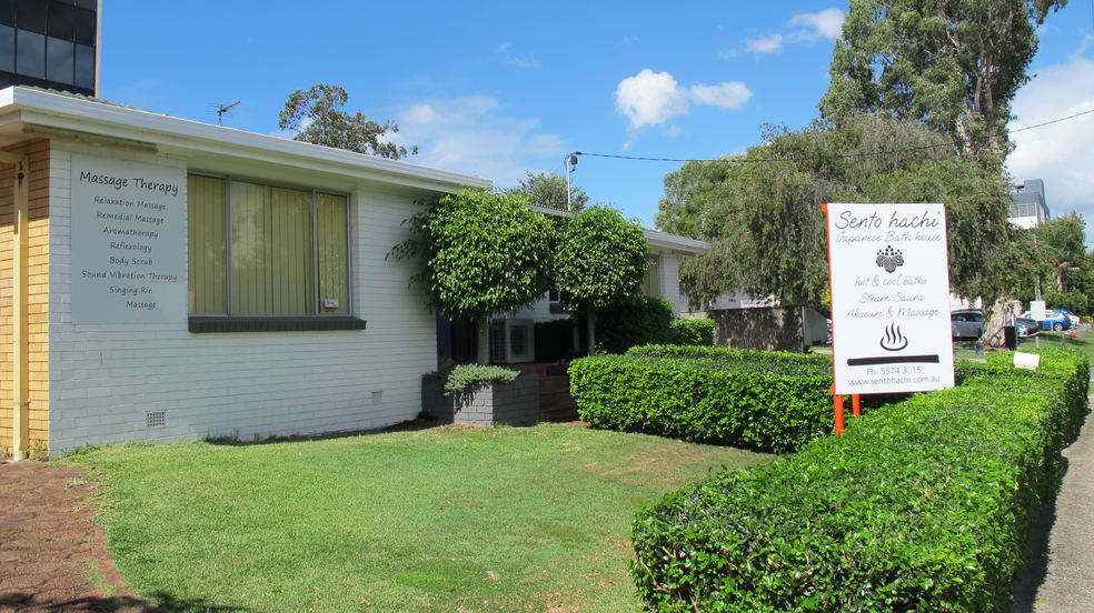 Click to view all images 107 Upton Street Bundall QLD 4217 - Image 2