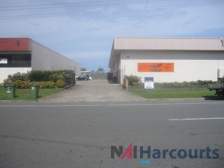 Click to view all images 4/12 Ereton Drive Arundel QLD 4214 - Image 2