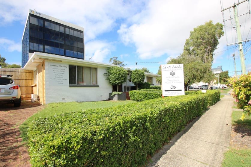 Click to view all images 107 Upton Street Bundall QLD 4217 - Image 1
